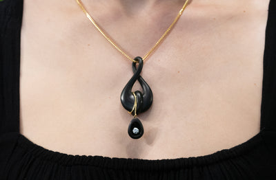 Cradle: Floeting® Diamond and Black Jade Pendant in Yellow Gold | 0.50ct