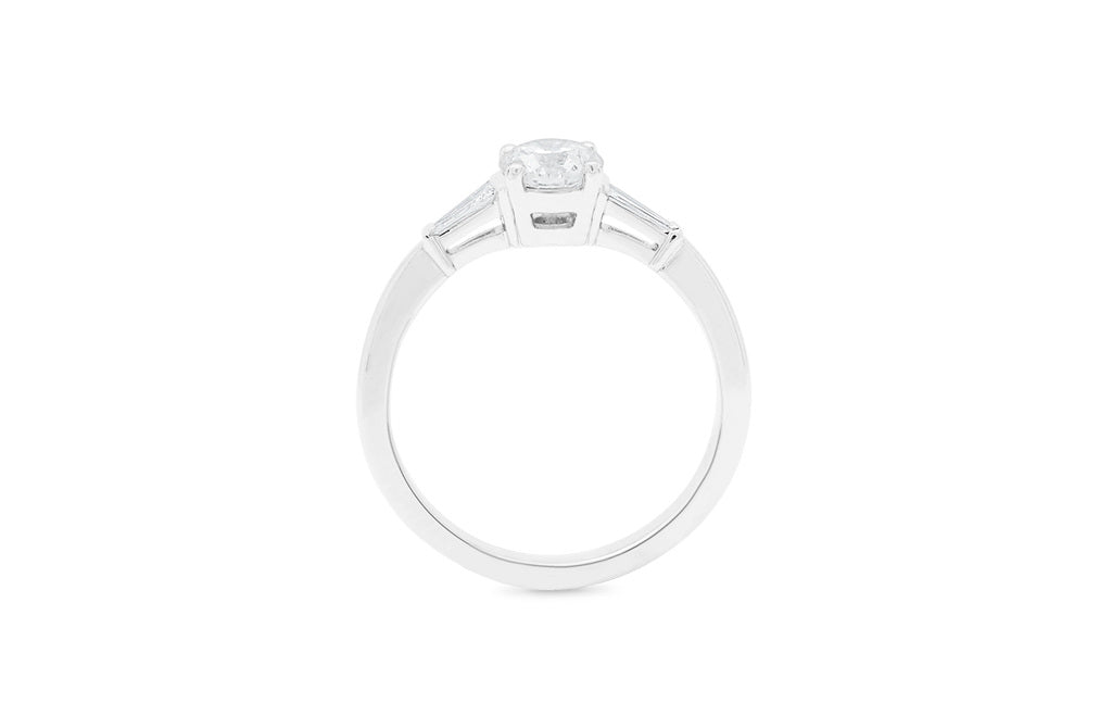 Fino: Brilliant Cut Diamond Three Stone Ring