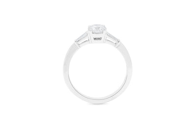 Fino: Brilliant Cut Diamond Three Stone Ring