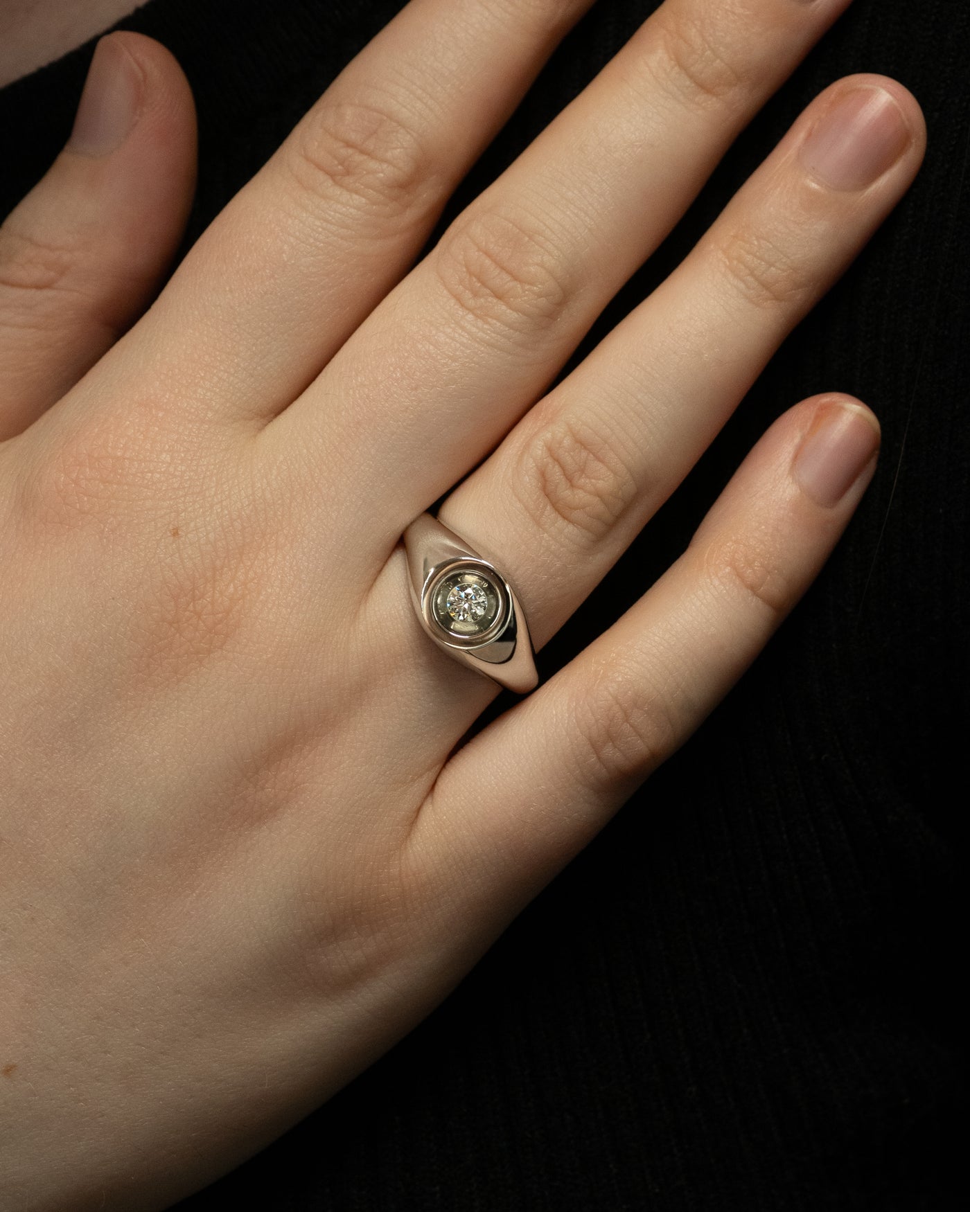 Floeting® Diamond, Floeting® Cut, Clawless, Prongless, Floating Diamond, Round Signet Ring, Platinum, Gender neutral, Mens signet ring, dress ring