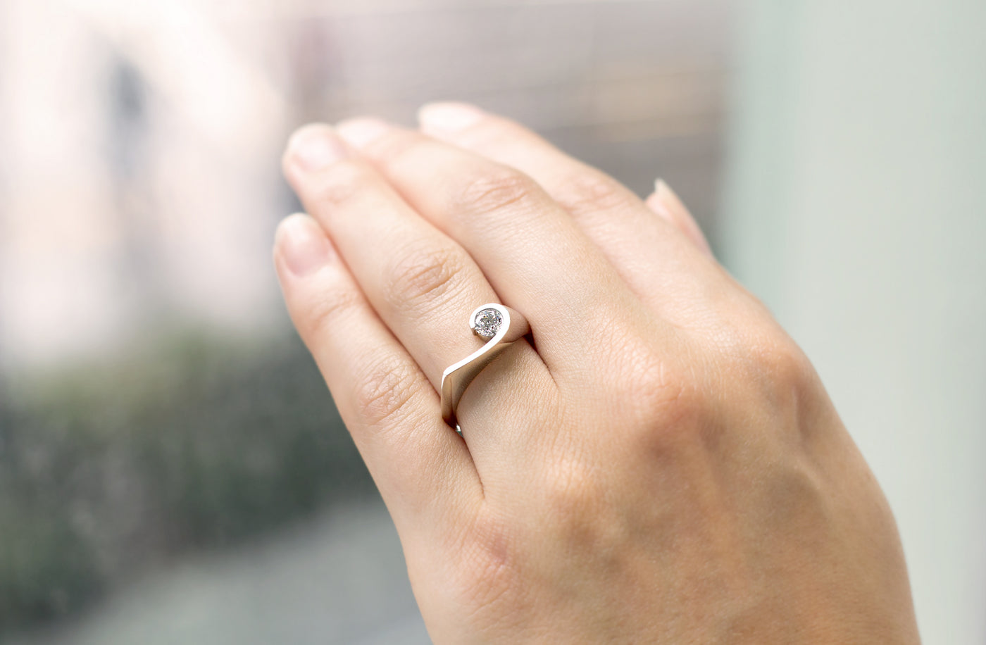 Patai Delicate: Brilliant Cut Diamond Solitaire Ring