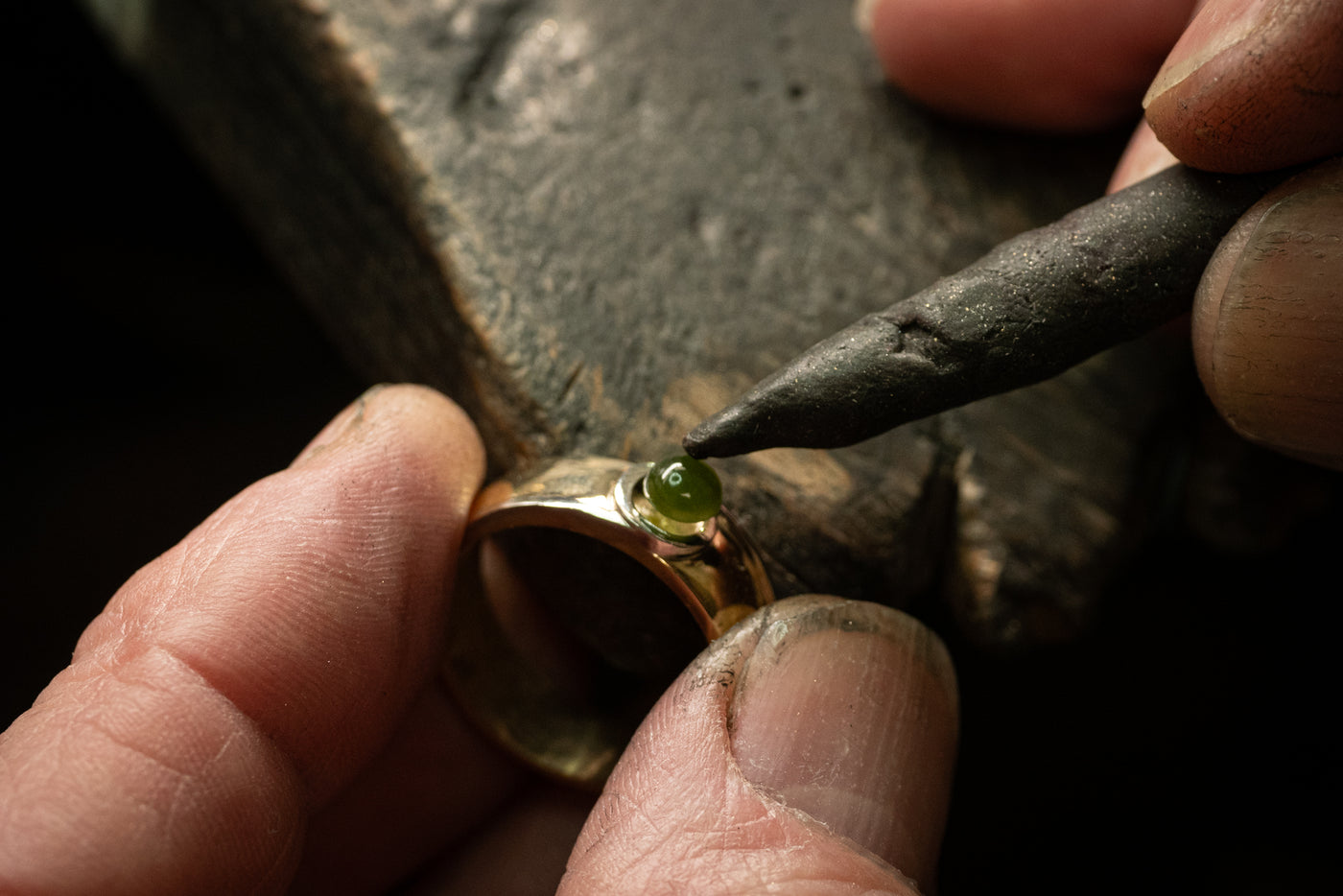 Tide: Pounamu Set Band in Yellow Gold and Platinum
