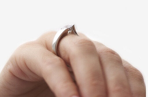 Stellad: Brilliant Cut Diamond Solitaire Ring