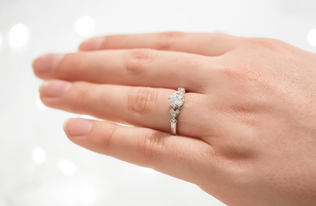 Istella: Brilliant Cut Diamond Solitaire Ring