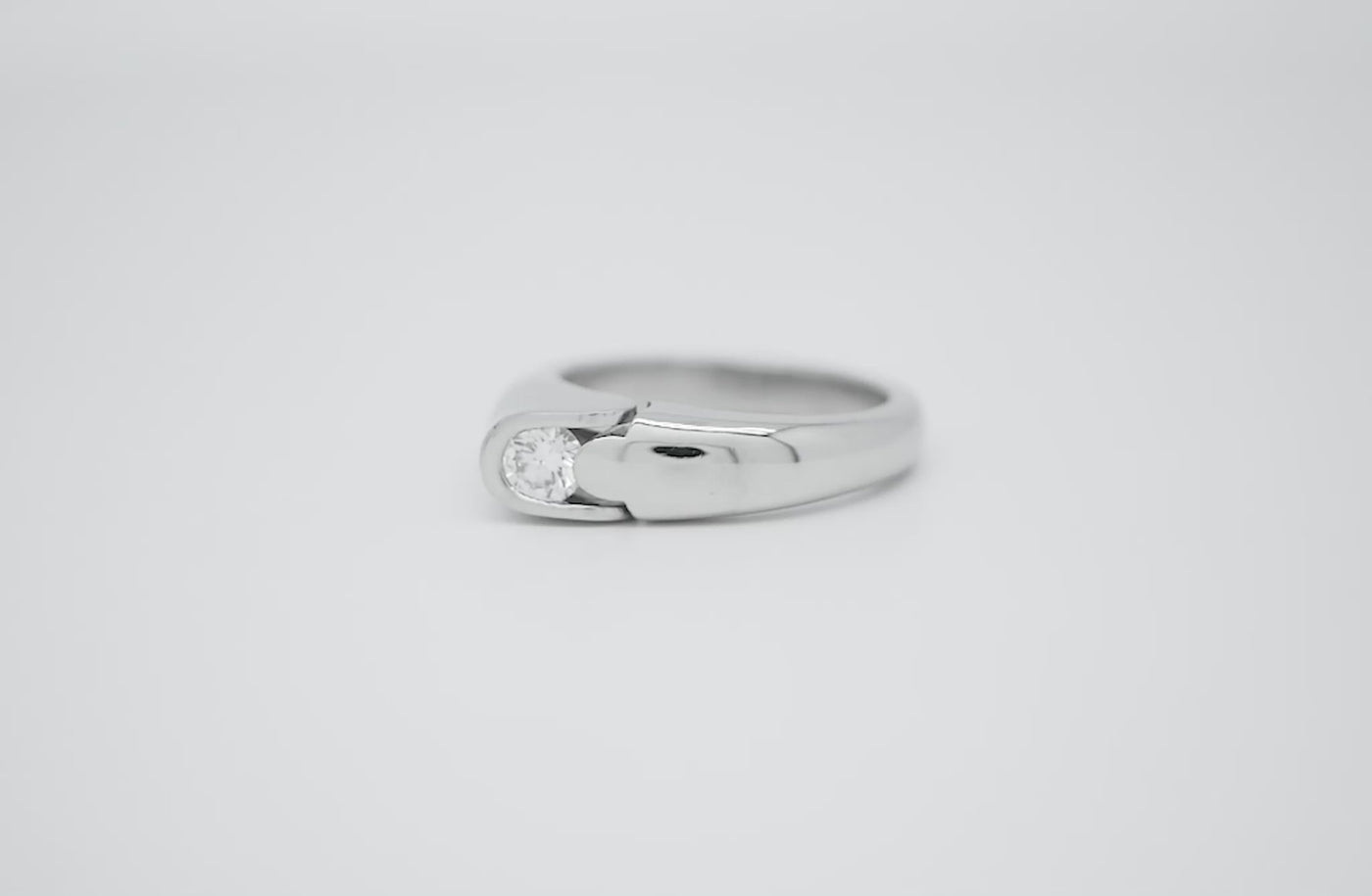 Jigsawd: Brilliant Cut Diamond Solitaire Ring