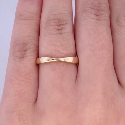 Cinched Ring in Yellow Gold