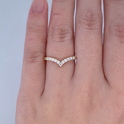 Brilliant Cut Diamond Claw Set V-shaped Ring in Yellow Gold | 0.22ctw