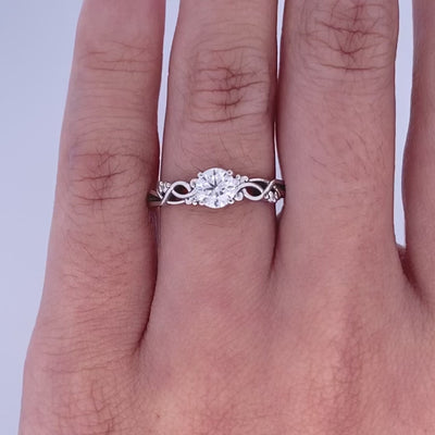 Traces: Brilliant Cut Diamond Solitaire Ring