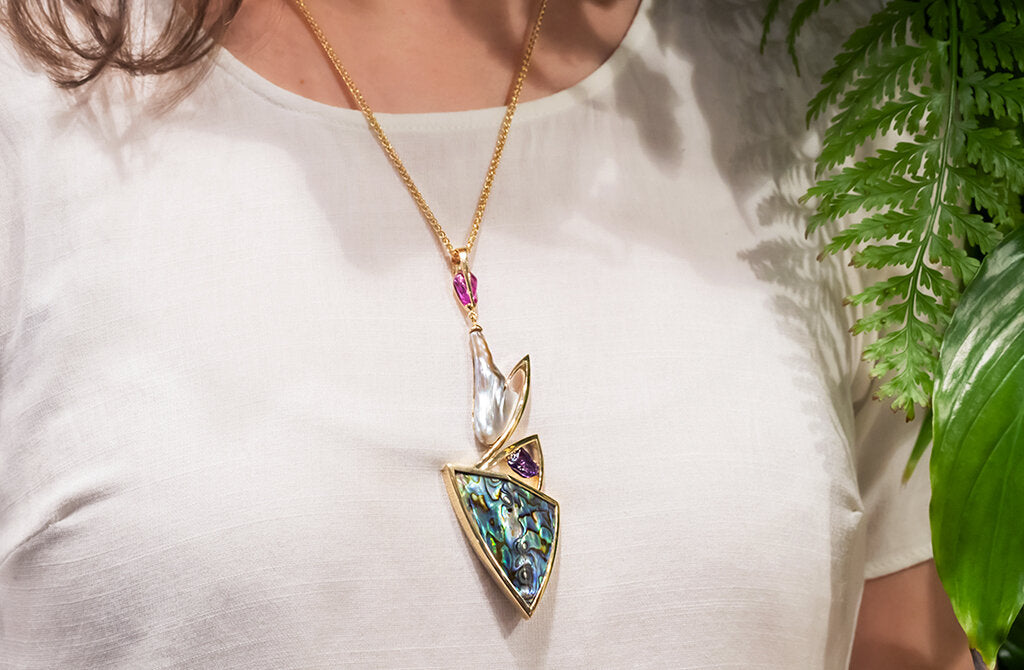 Tāne: Paua, Pearl & Sapphire Pendant in Yellow Gold