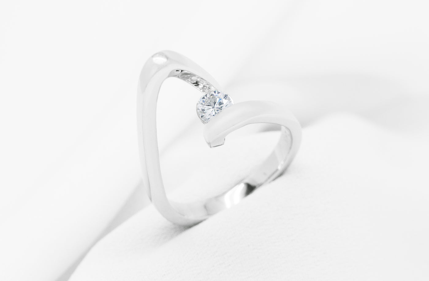 Inspired Collection, Diamond Ring, Jewellery, Jewelry, ring design, contemporary, modern, specialist, Platinum, 18k, 18ct, white gold, round brilliant cut, spiral, brilliant cut, tension setting, ribbon, ribbond, spike, peak, ready to go, ready to ship, 0.30ct, G colour, color, VS2 clarity 