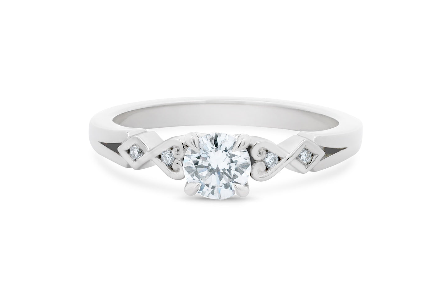Baile: Brilliant Cut Diamond Solitaire Ring
