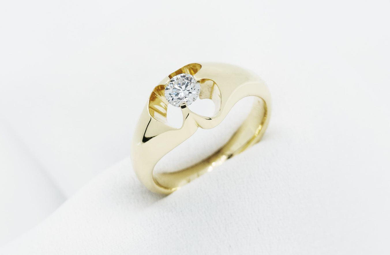 Dune: Brilliant Cut Diamond Ring in Yellow Gold | 0.50ct