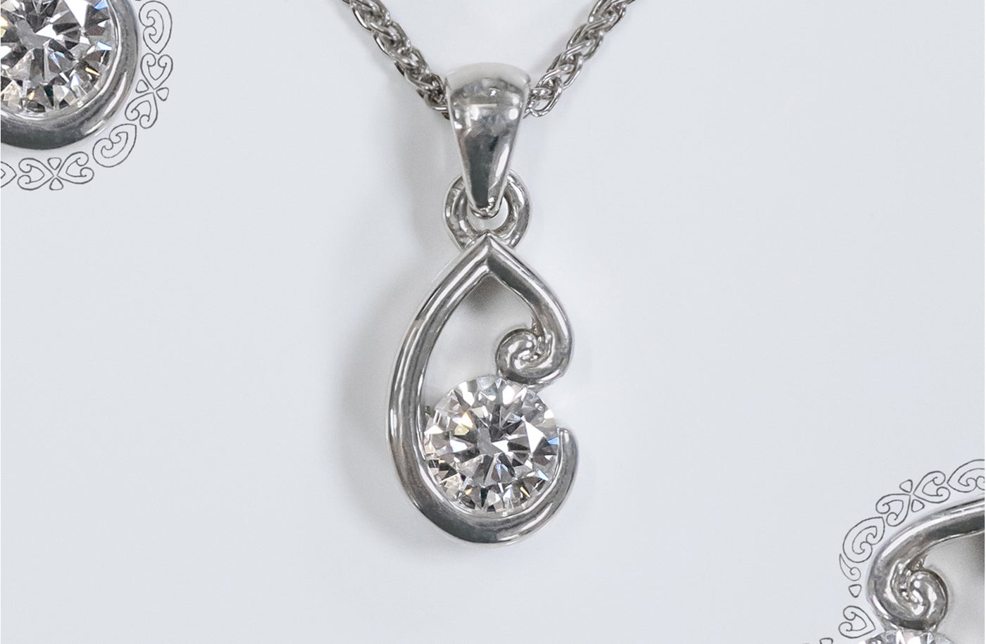 Tupu: Brilliant Cut Diamond Pendant